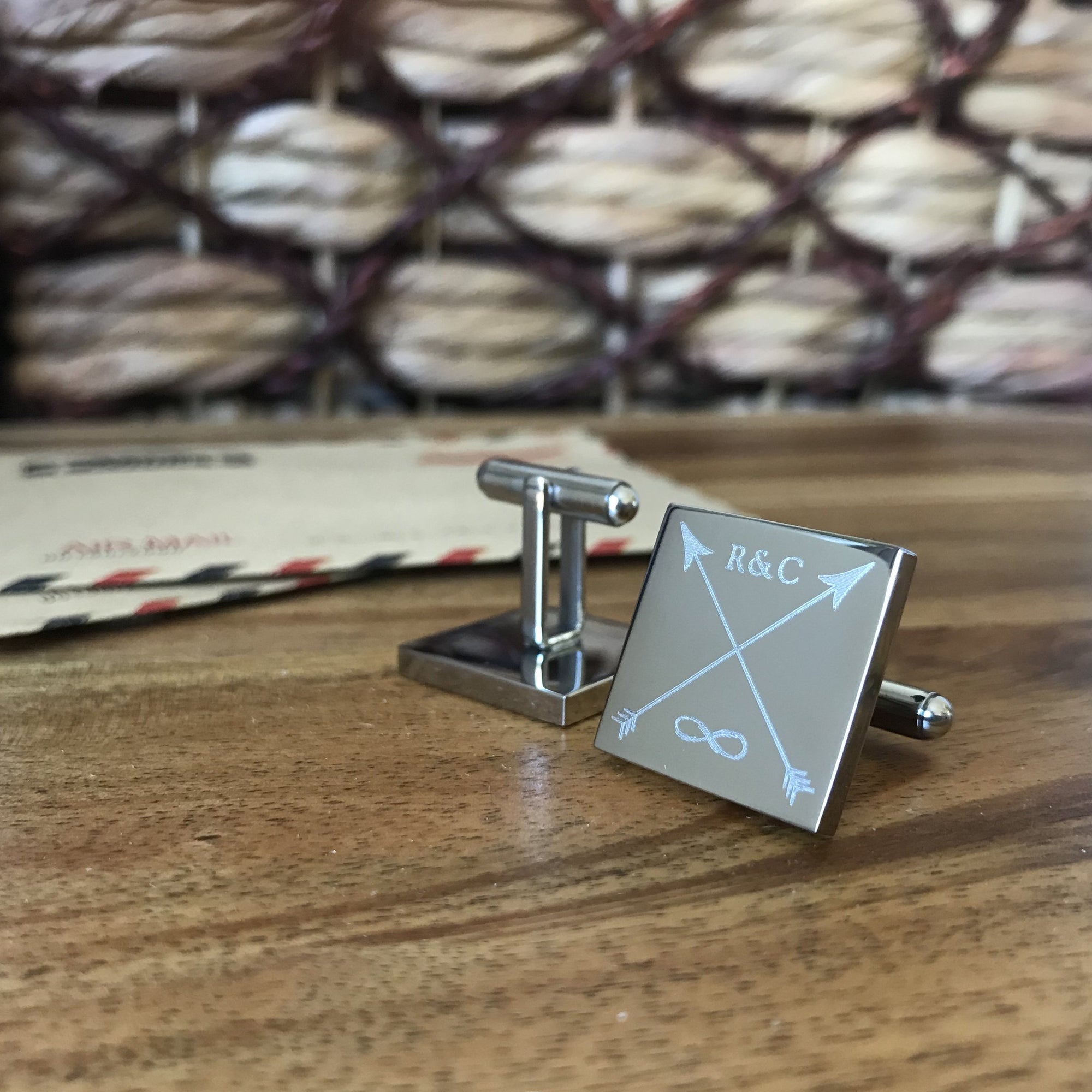 Hearts & Arrows – Engraved square stainless steel cufflinks